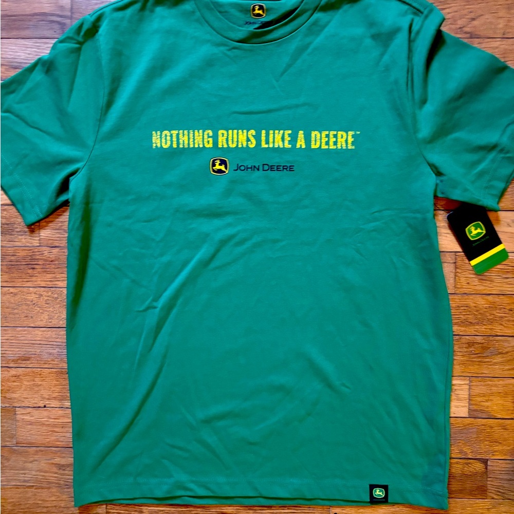 BNWT JOHN DEERE T-SHIRT